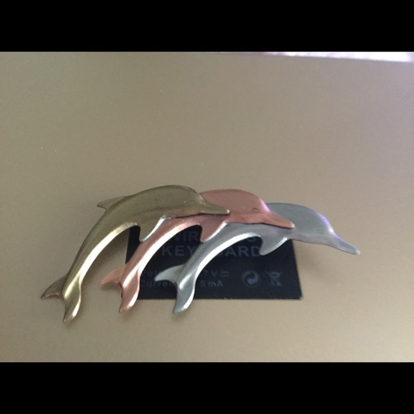 Copper dolphins handmade brooch - Picture 4 of 5
